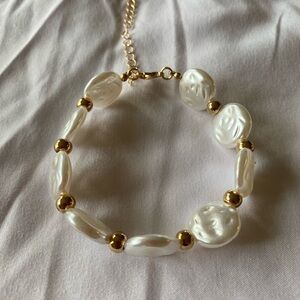 Elegant Gold and White Pearl Bracelet